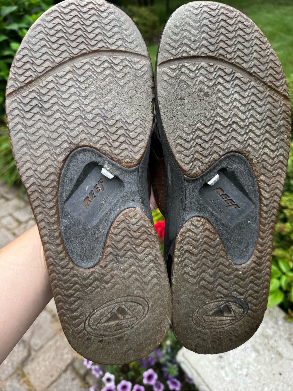 Reef Men's Brown Leather Flip Flops - Brown/Black w/bottle opener - Picture 4 of 6